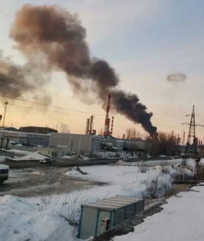 sbu-attacks-three-russian-oil-refineries-with-drones-at-night-source