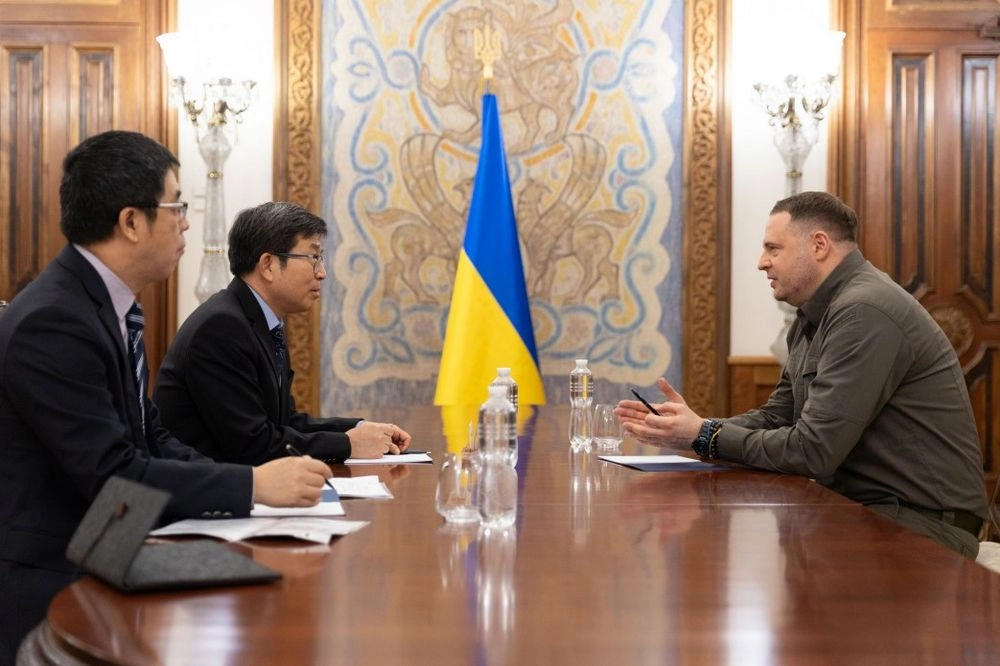 The results of the visit of the special representative of the Chinese government were summarized: Yermak met with Chinese Ambassador to Ukraine