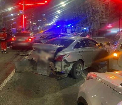 Seven cars collide in Kyiv: traffic is hampered from Lesya Ukrainka Boulevard towards Basseina Street
