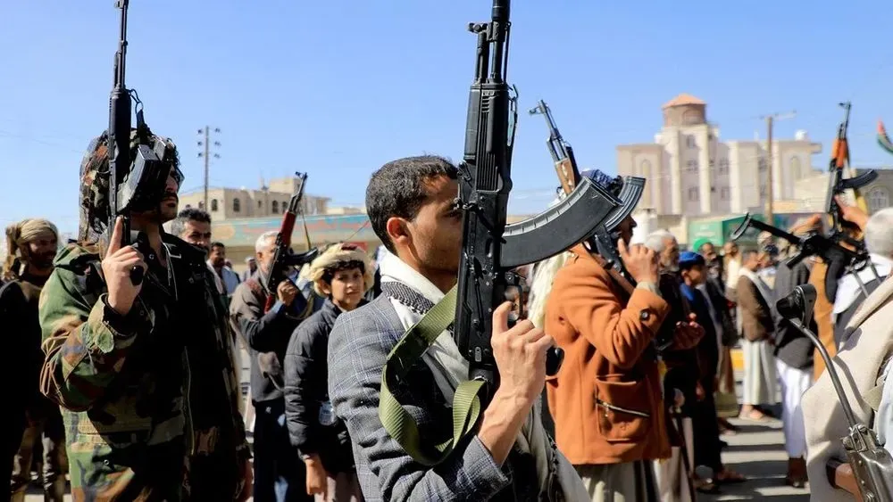 США уничтожили 4 беспилотника и 1 ракету в Йемене для отражения атак хуситов