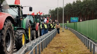 Блокада на кордоні з Польщею: на п'яти напрямках польські фермери не пропускають вантажний транспорт до Польщі