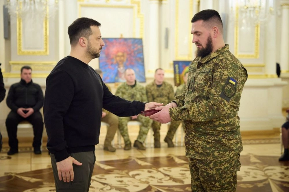 Зеленський вручив нагороди військовим-добровольцям та родинам полеглих воїнів