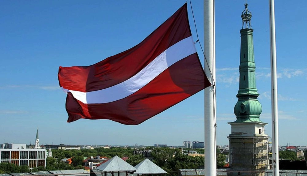 Latvia may deport 800 Russians