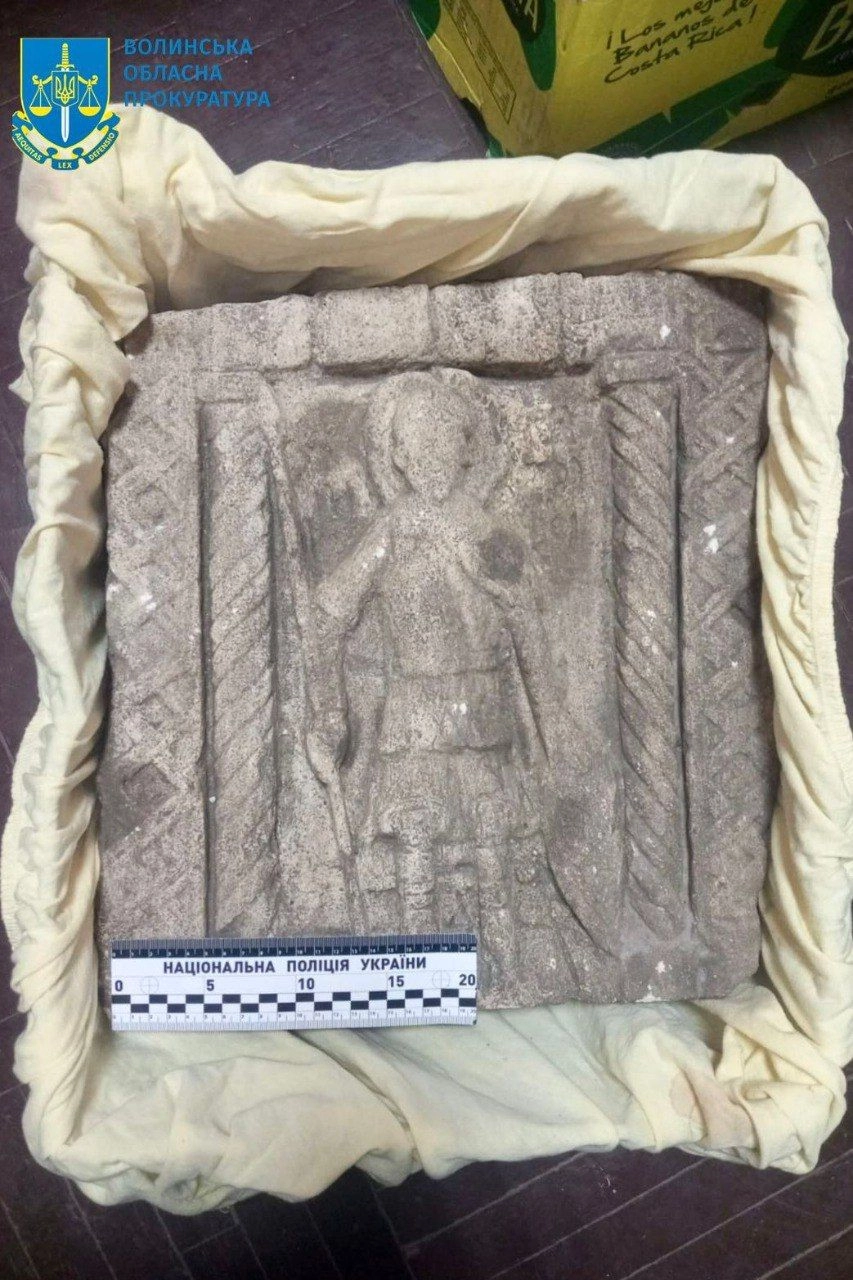 no-such-thing-has-been-found-for-100-years-a-unique-carved-slab-from-the-times-of-kievan-rus-tried-to-be-illegally-sold-at-an-online-auction