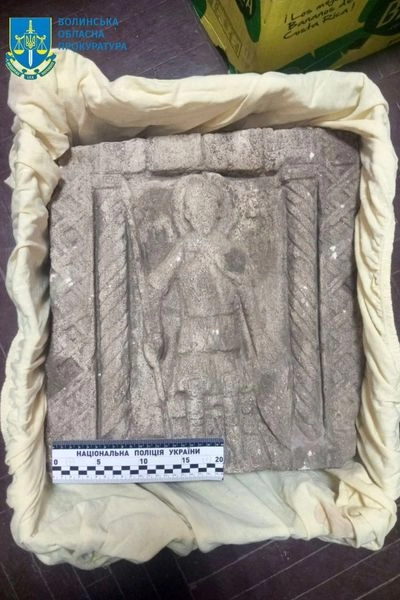 No such thing has been found for 100 years: a unique carved slab from the times of Kievan Rus tried to be illegally sold at an online auction