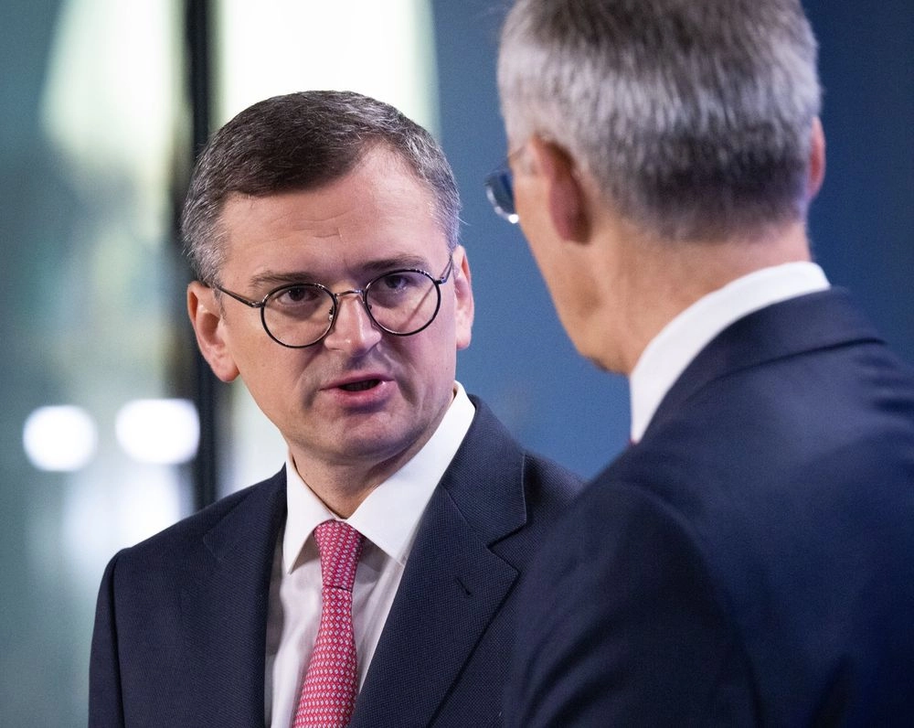 "Redouble efforts": Kuleba in conversation with NATO Secretary General calls for acceleration of arms and ammunition supplies to Ukraine