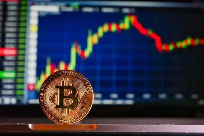 bitcoin-falls-after-reaching-a-historic-high