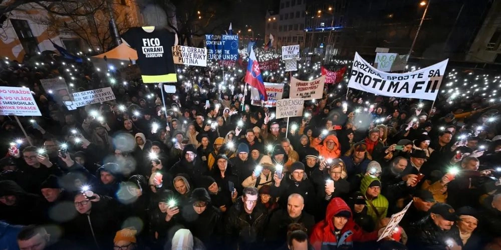 Mass protests in Slovakia against the plan to reconstruct public broadcasting