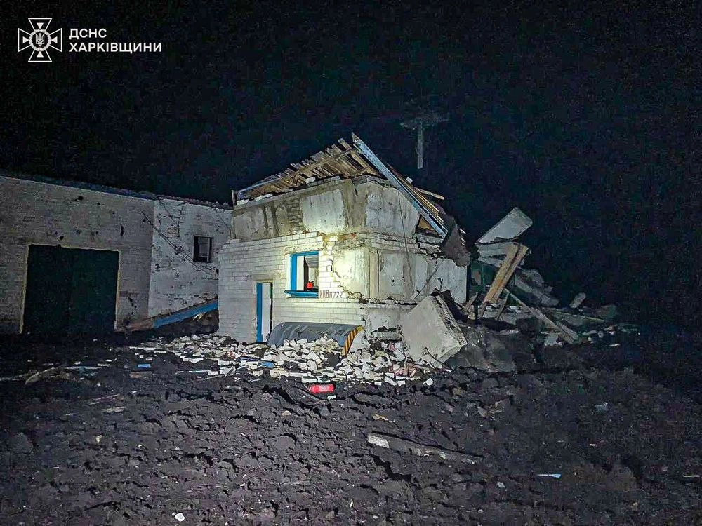 Внаслідок ракетного обстрілу пожежної частини на Харківщині поранено рятувальника