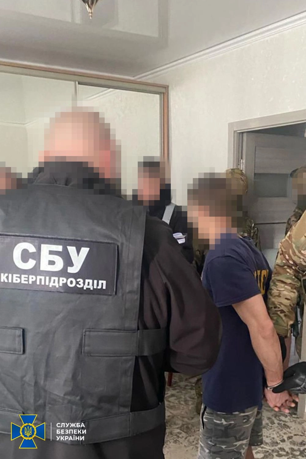 В Україні викрили шахраїв, які створили підпільний кол-центр та видурювали гроші у громадян ЄС 