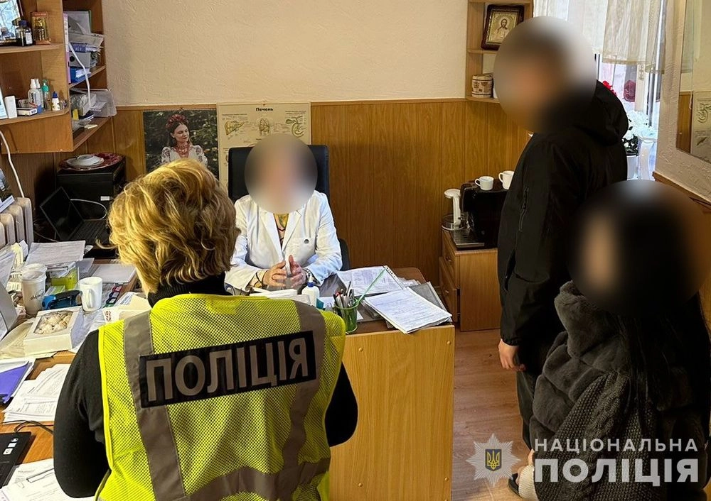 Bukovyna detains doctor for UAH 175,000 bribe for II disability group