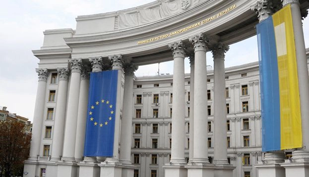 МЗС закликає продовжити системний тиск на рф, аби припинити російські звірства і терор в Україні