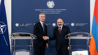 После заявлений Пашиняна о поиске партнеров: генсек НАТО впервые за 10 лет прибыл в Армению