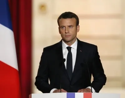 Макрон предупреждает о "прямых последствиях" для Франции в случае падения Украины