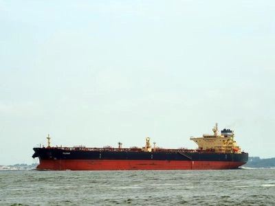 Нефтяной танкер российского теневого флота попал в столкновение вблизи Дании