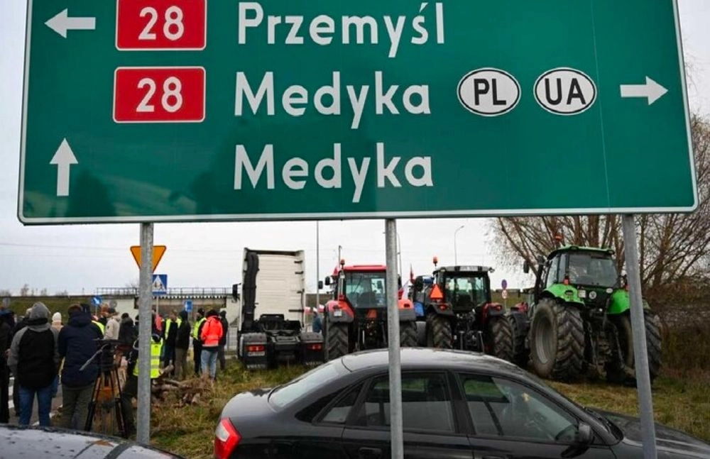 Blocking of bus traffic on the border with Ukraine: Kubrakov addresses Polish Interior Minister
