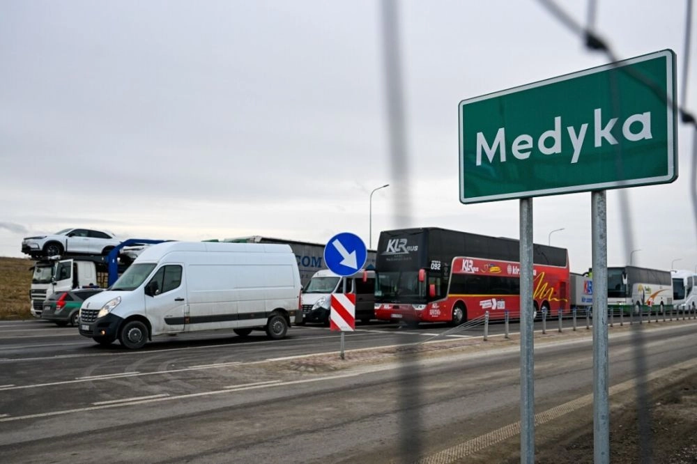 Госпогранслужба: через КПП "Медика - Шегини" приостанавливается движение всех категорий транспорта