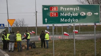 Border guards resume passage of cars and buses in both directions at Shehyni-Medica checkpoint