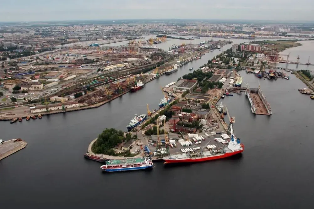 Порт в петербурге на фоне атак беспилотников прекратил переваливать селитру - росСМИ