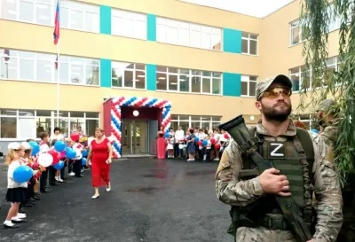 Оккупанты заставляют украинских школьников поднимать вражеский флаг и петь гимн - Федоров