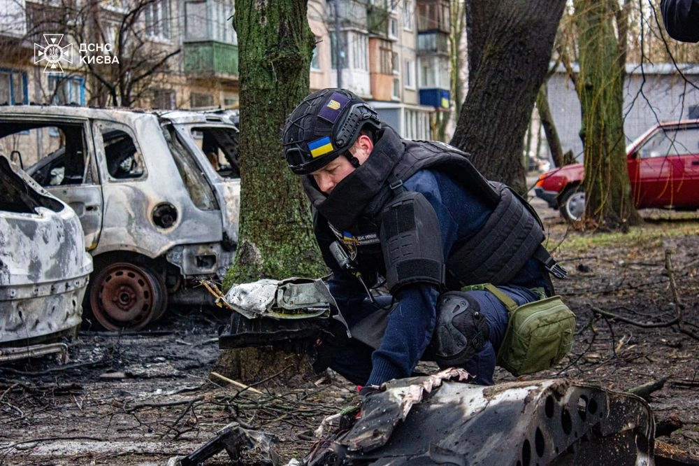 Массированная атака рф на Киев: пиротехники изъяли и уничтожили боевую часть ракеты Х-101