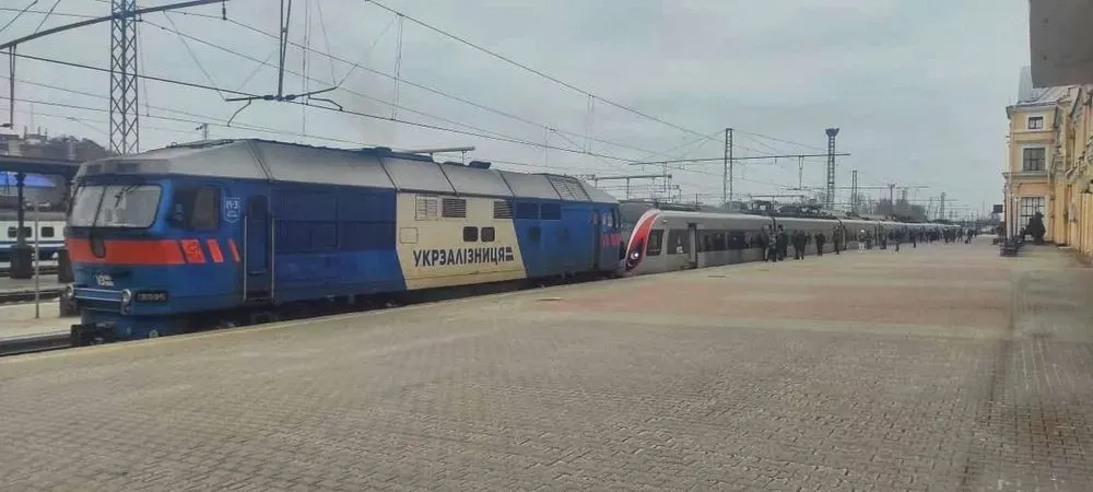 Ukrzaliznytsia reports possible train delays due to night attack