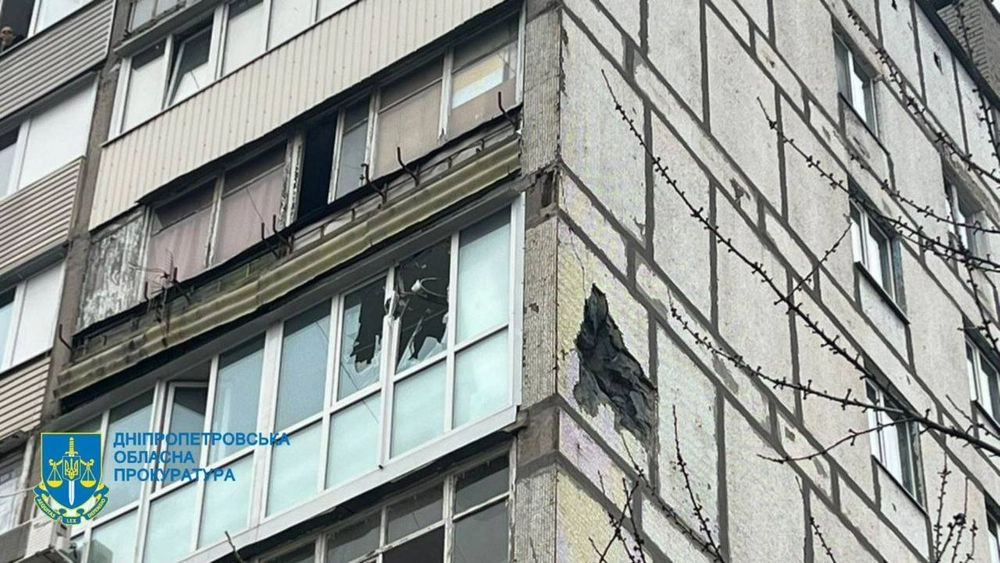 Атака рф на Дніпропетровщину: через уламки є пошкодження у Дніпрі, прокуратура показала наслідки