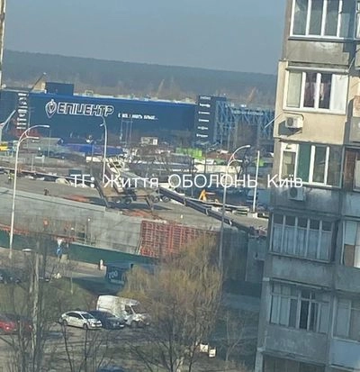 A construction crane overturned in Kyiv's Obolon district