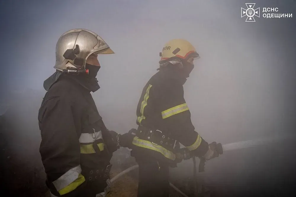 В Одесской области спасатели ликвидировали пожар из-за атаки рф: в ГСЧС показали последствия