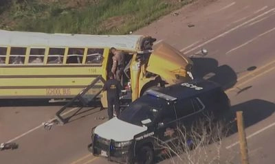 В Техасе столкнулись школьный автобус и цементовоз: два человека погибли, полсотни пострадали