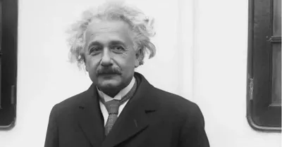 A menu signed by Albert Einstein was sold at auction for 18 thousand pounds
