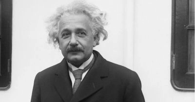 A menu signed by Albert Einstein was sold at auction for 18 thousand pounds