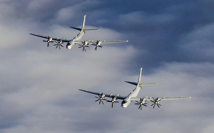 російські стратегічні бомбардувальники Ту-95МС активізувалися над Україною