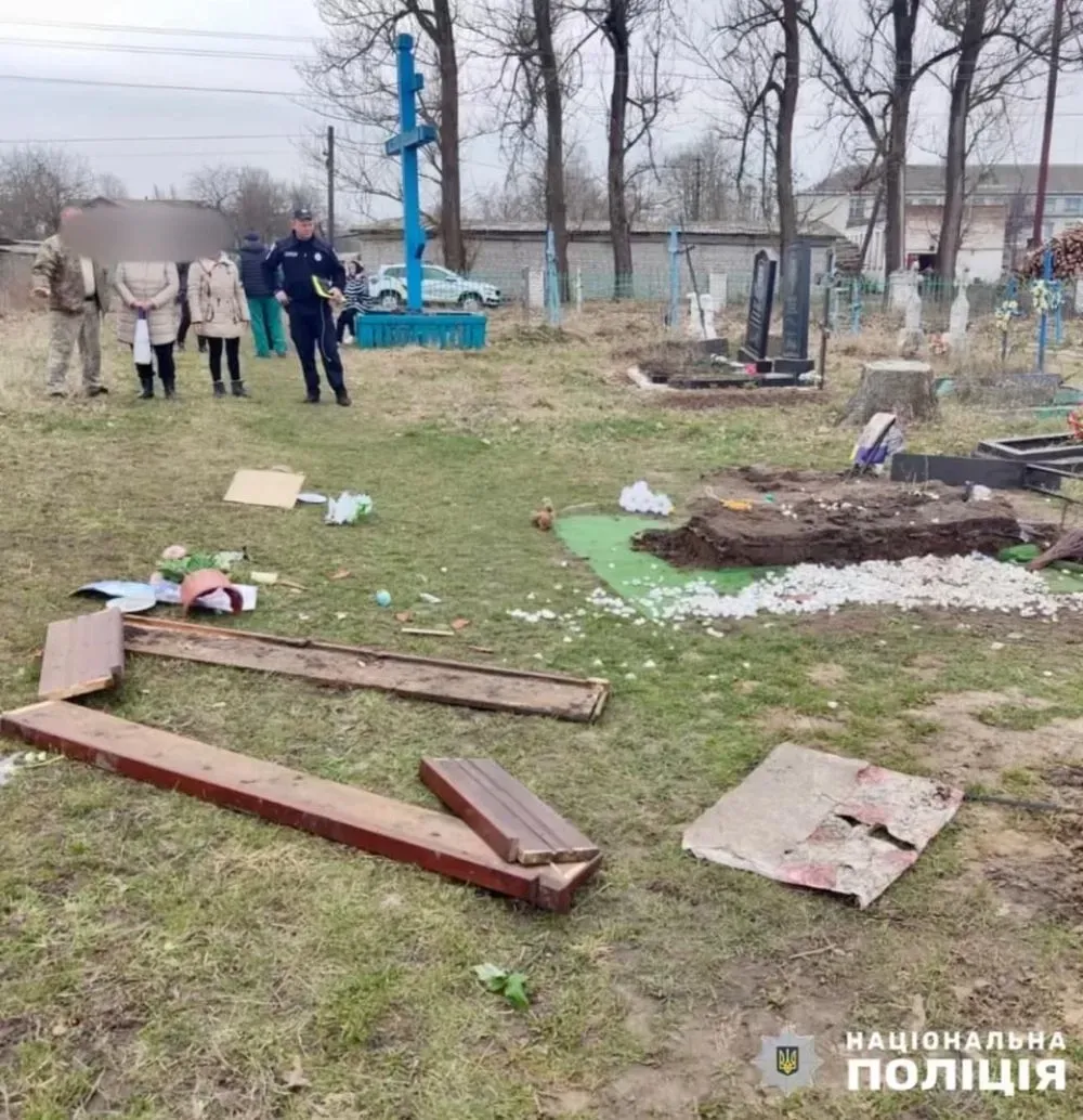 in-zhytomyr-region-a-man-smashed-a-soldiers-grave-out-of-jealousy