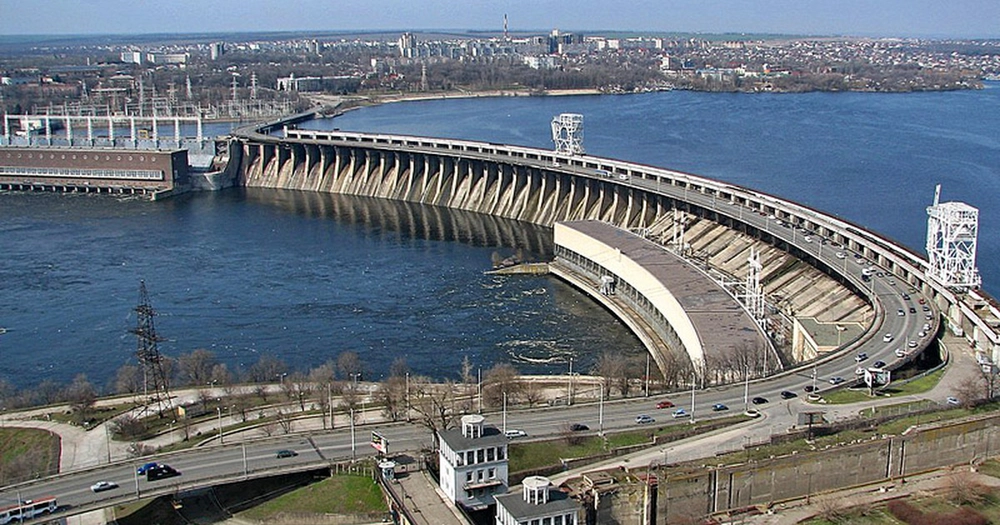 Oil leakage into Dnipro River due to attack on Dnipro HPP: water quality is improving