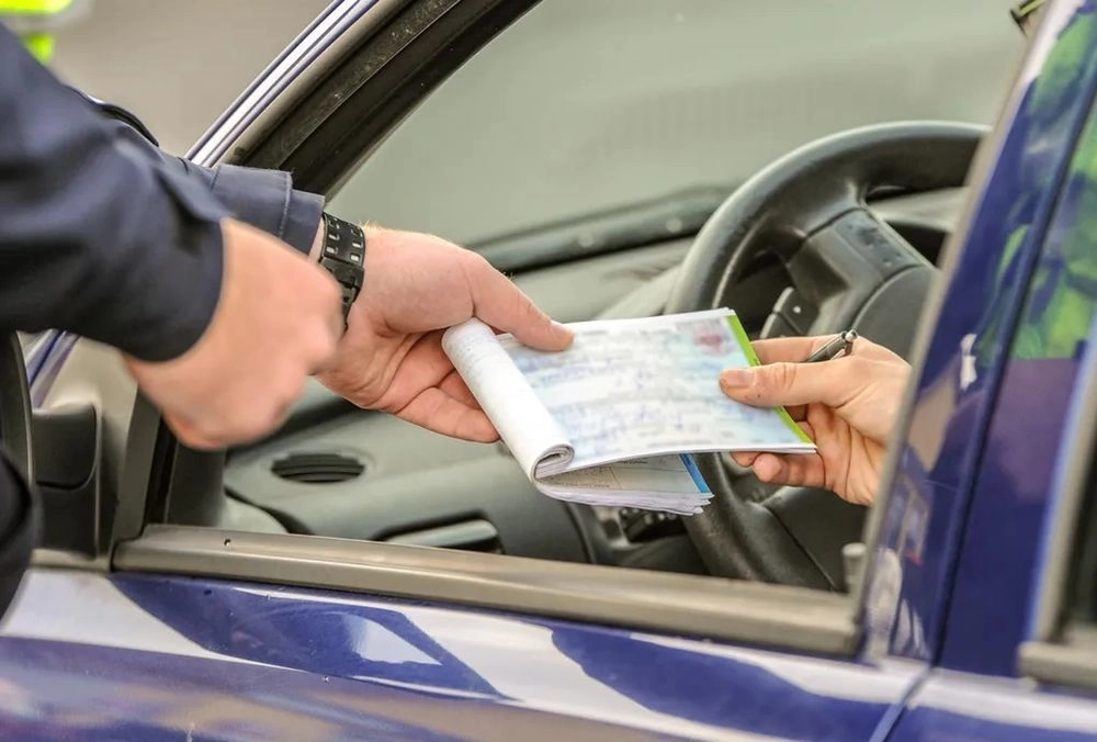 Штрафы и лишение удостоверения: депутаты предлагают увеличить штрафы для водителей за непредоставление преимущества в движении спецтранспорту