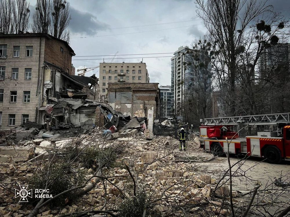 Ракетная атака рф на Киев: есть повреждения в трех районах, еще в двух - упали обломки