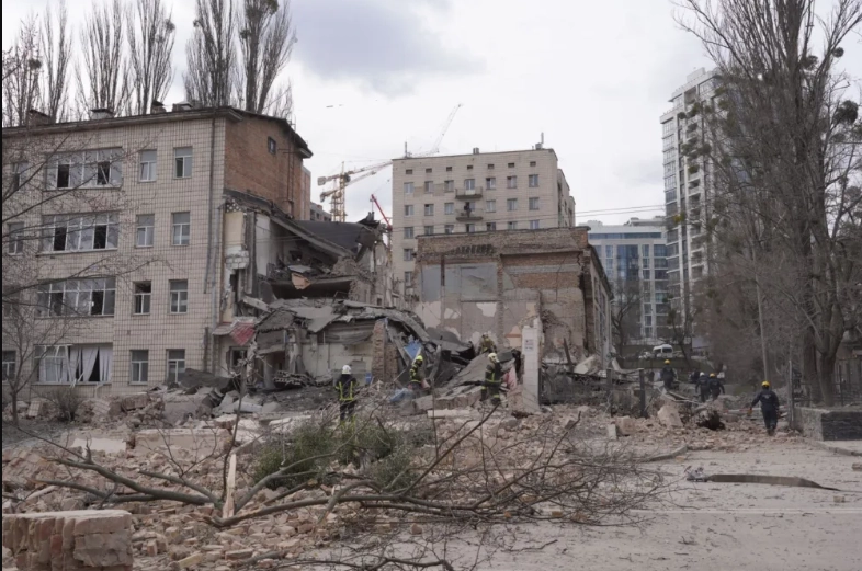russias-missile-attack-on-kyiv-debris-destroyed-part-of-the-building-of-the-boychuk-academy-of-decorative-and-applied-arts-and-design-ministry-of-culture