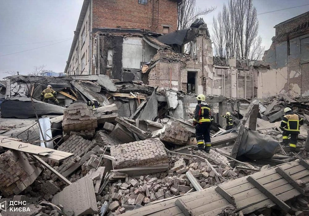 "Треба зупинити цей терор" - Зеленський відреагував на російський ракетний удар по столиці України