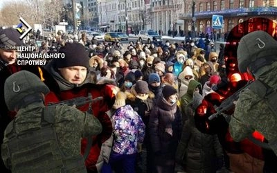 Оккупанты на ВОТ сгоняют "бюджетников" на митинги в память погибших в москве