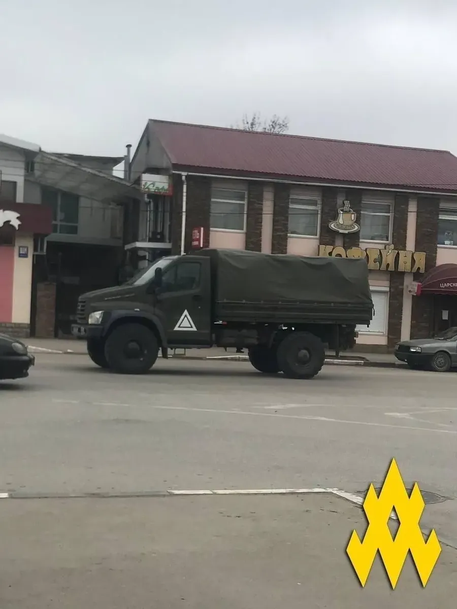 В оккупированный Джанкой прибыла новая партия российских военных и техника - "АТЭШ"