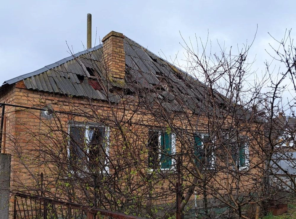Днепропетровщина: россияне обстреляли Никопольский район, повреждены дома, предприятие и санаторий