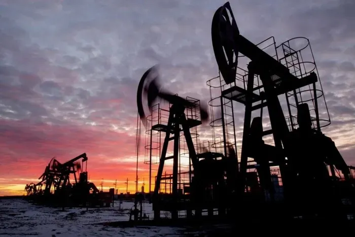 russia-forces-its-companies-to-cut-oil-production-reuters