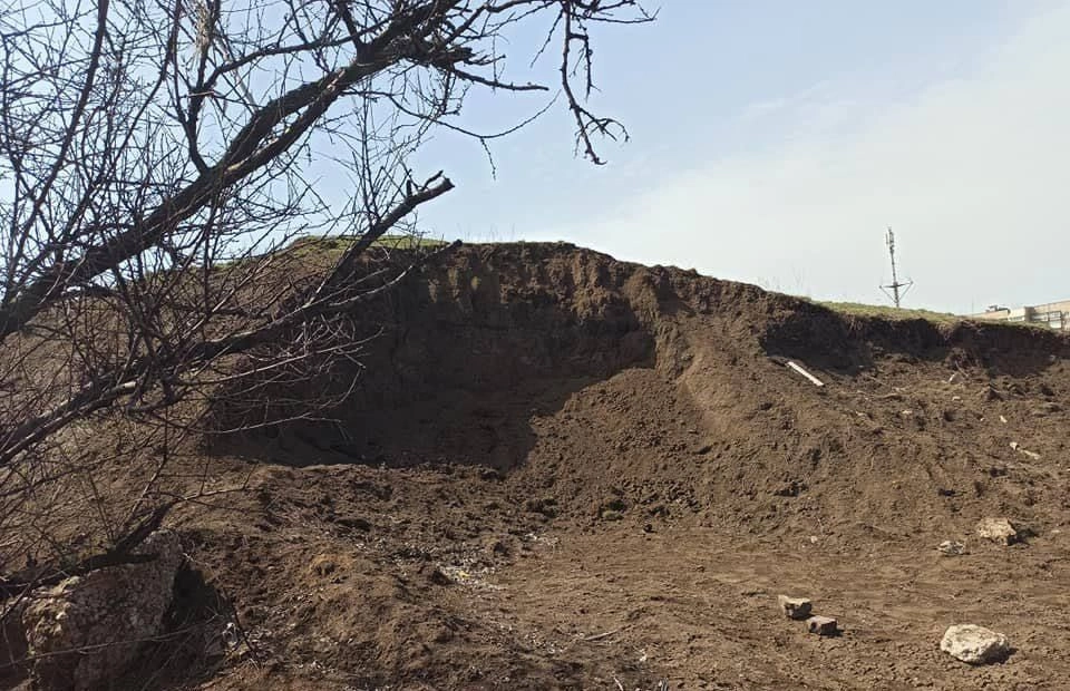 prosecutors-launch-investigation-into-destruction-of-ancient-did-mound-in-mariupol-by-occupants