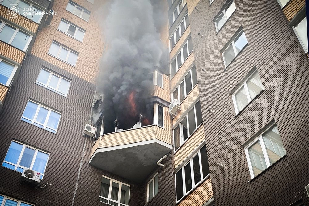 В Хмельницком произошел пожар в многоэтажке: спасены двое детей