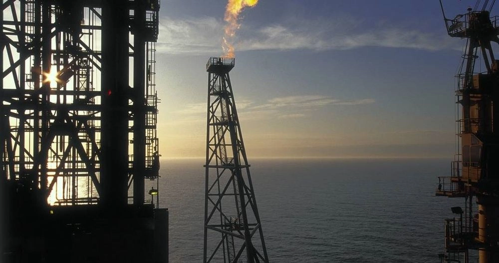 Нефть падает в цене из-за увеличения запасов сырой нефти в США