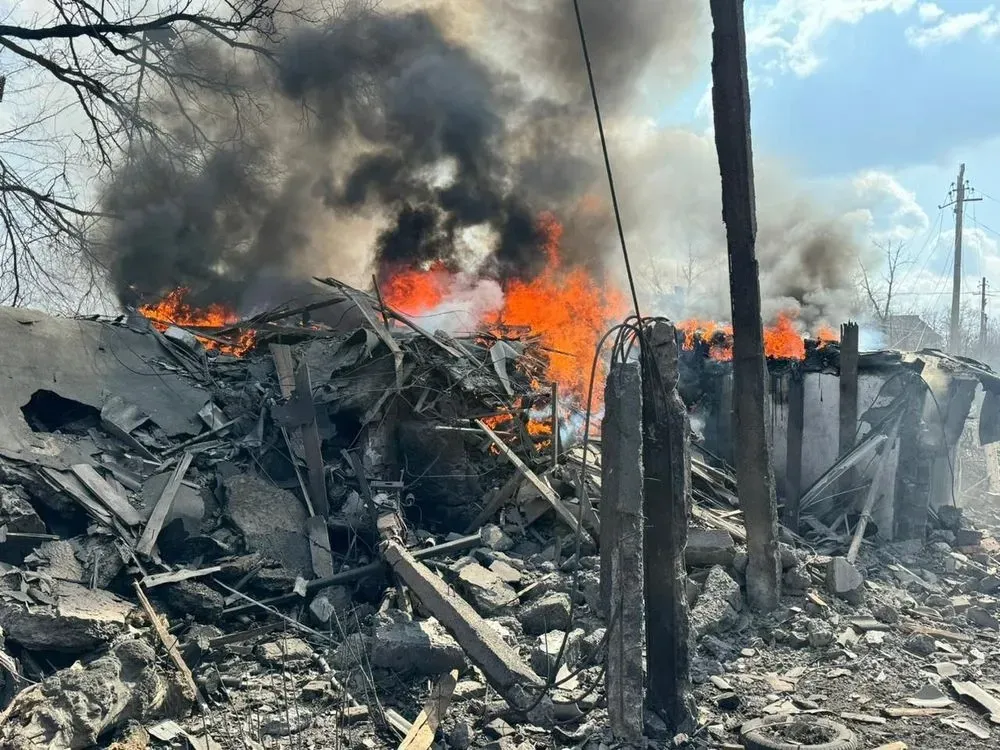 росіяни обстріляли Українськ на Донеччині:  двоє поранених