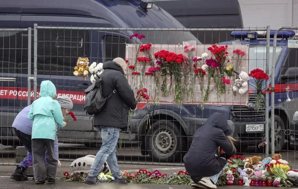 Щонайменше 140 людей загинули та 95 зникли безвісти після стрілянини у “Крокус Сіті Хол”