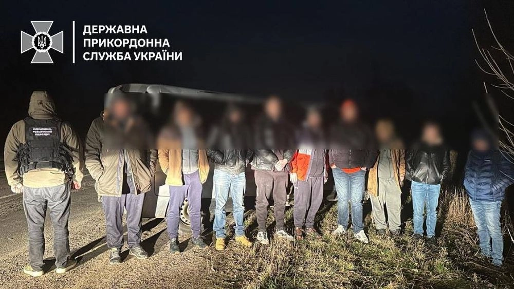 8 thousand euros for a "transfer" outside checkpoints: a minibus with pseudo-tourists was detained near the border with Moldova