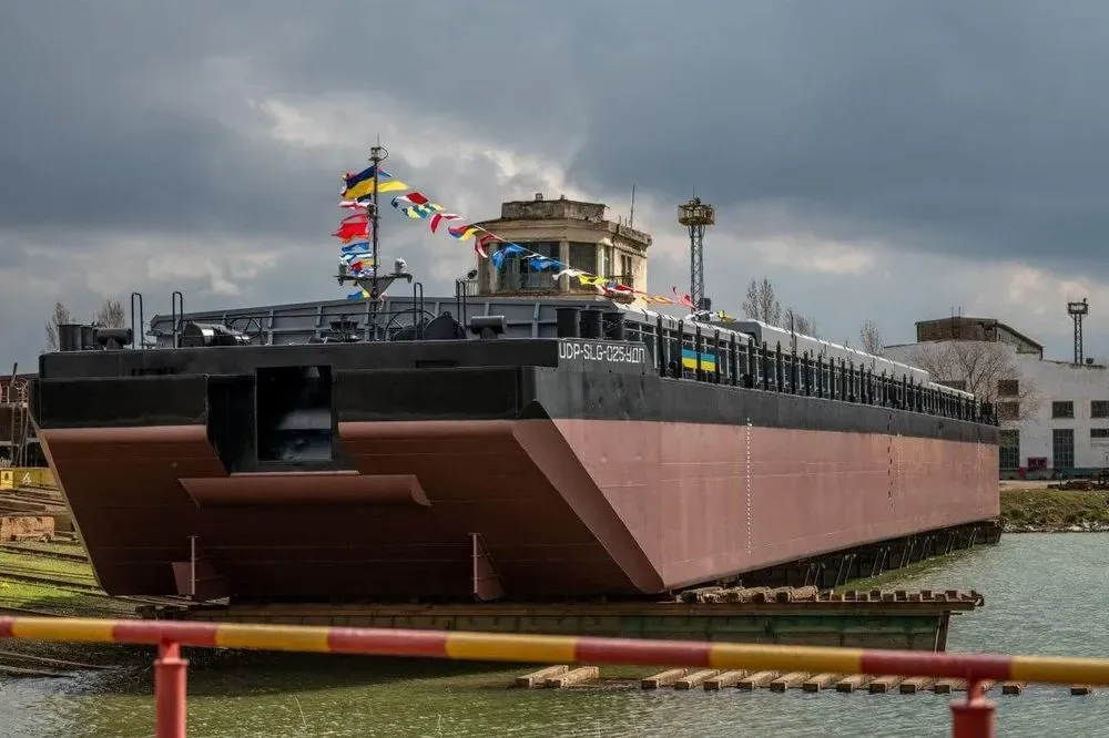 Ukrainian Danube Shipping Company builds third 2200-ton SLG barge - Ministry of Development